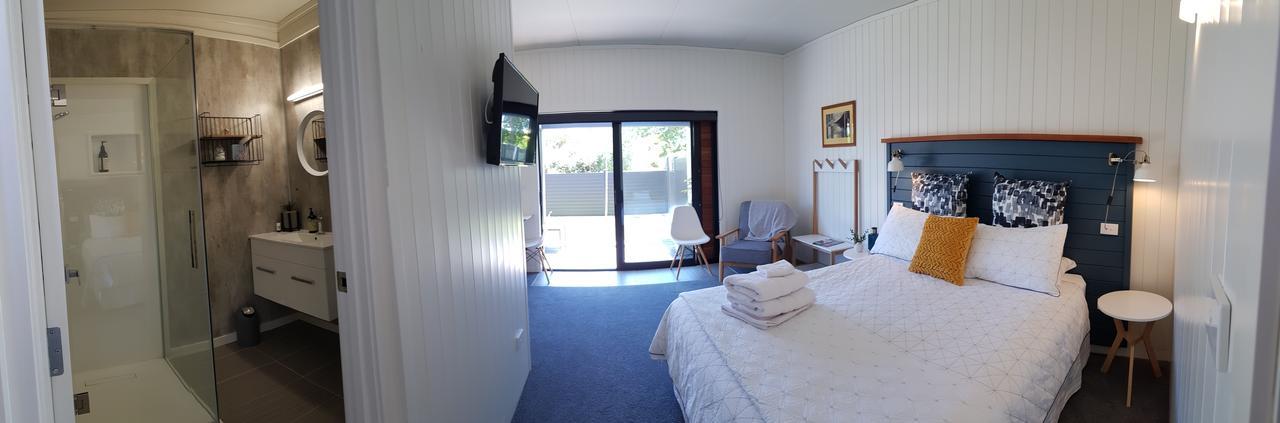 Bed and Breakfast Admiral Waters Cooks Beach Екстер'єр фото