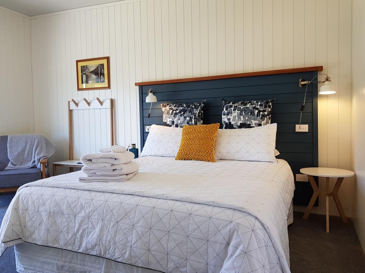 Bed and Breakfast Admiral Waters Cooks Beach Екстер'єр фото