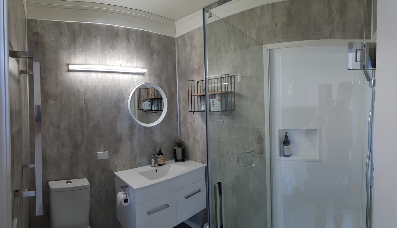 Bed and Breakfast Admiral Waters Cooks Beach Екстер'єр фото
